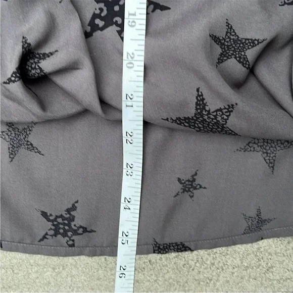 Rails Hillary Charcoal Cheetah
Stars Faux Wrap Pullover Blouse
Size Small - Picture 12 of 13